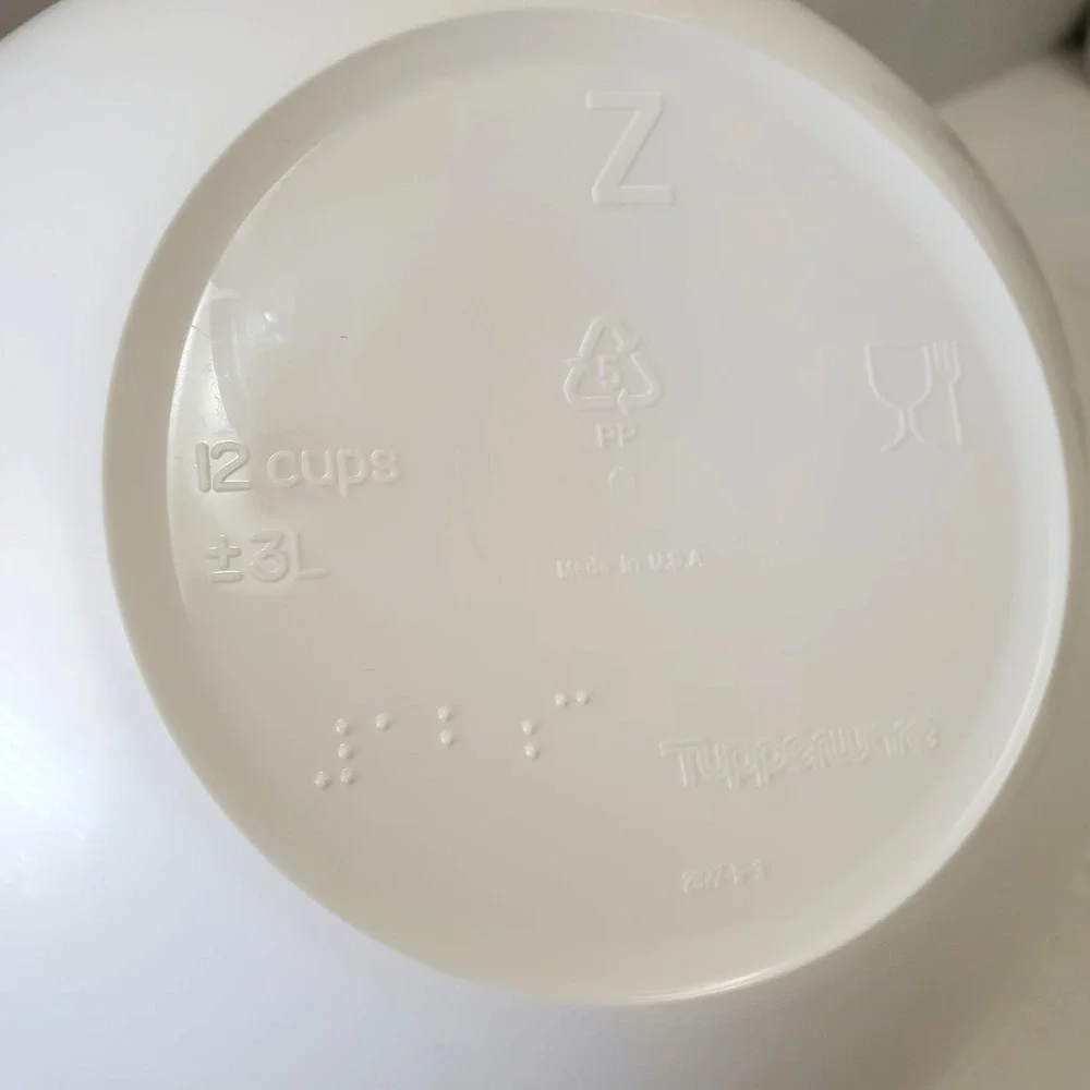 Vtg Tupperware ● 12 Cup Mixing Bowl W/Lid ● Made in USA ● Handle ● NEW OLD STOCK
